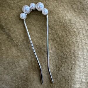 Elegant Silver Hairpin with Pearls